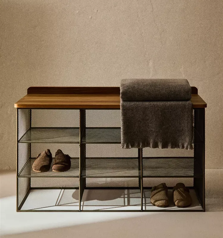 BANCO ZAPATERO DE METAL Y MADERA en Madera natural - Aparadores y recibidores, Uruguay | Zara Home