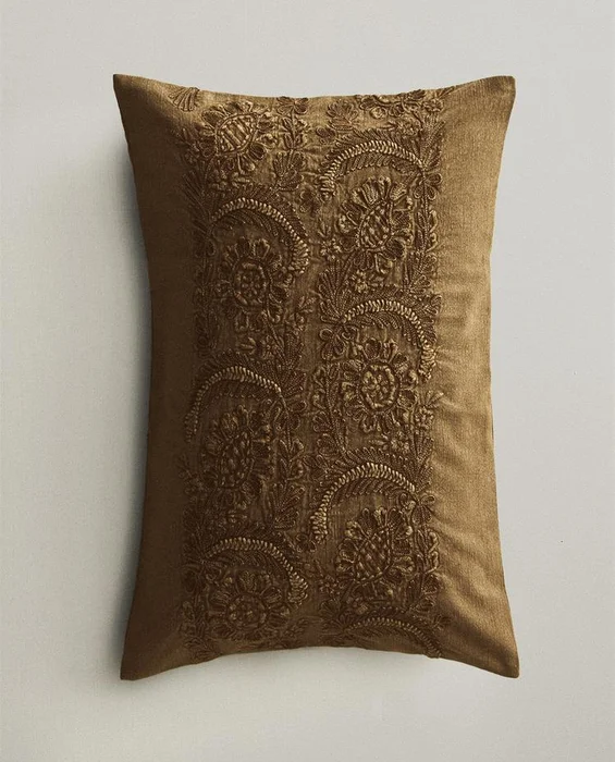 FUNDA COJÍN BORDADO - Textiles, Uruguay | Zara Home