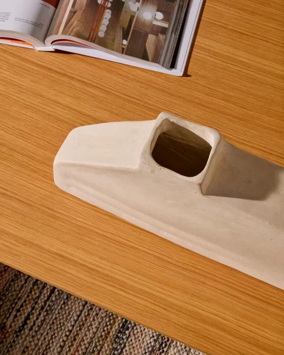 Jarrón Lahara de papel maché gris 16 cm en Beige - Jarrones, Uruguay | Kavehome, vista 3