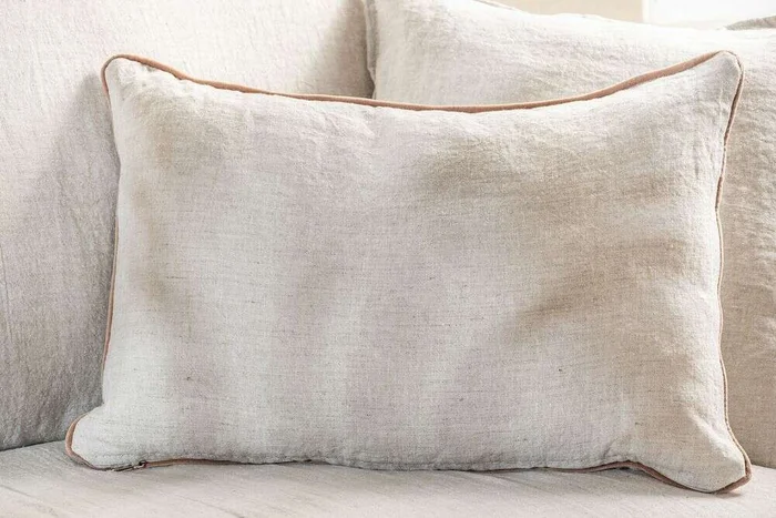 ALMOHADON AZUR - LINO CRUDO CON VIVO LADRILLO - 60 X 40 CMS en Multicolor - Textiles, Uruguay | La Iberica