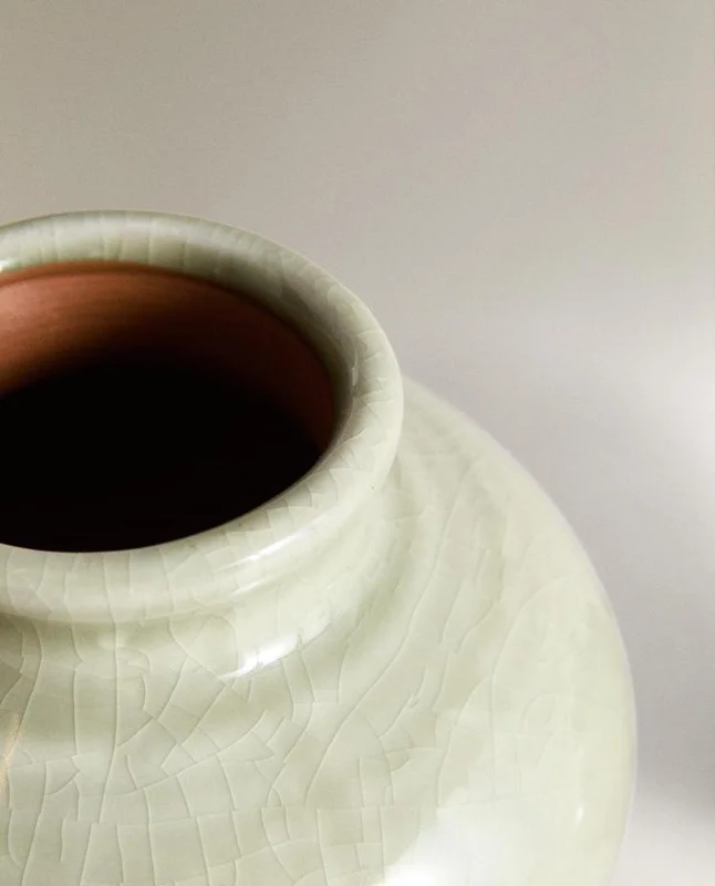 JARRÓN TERRACOTA PEQUEÑO en Verde oliva - Jarrones, Uruguay | Zara Home, vista 4