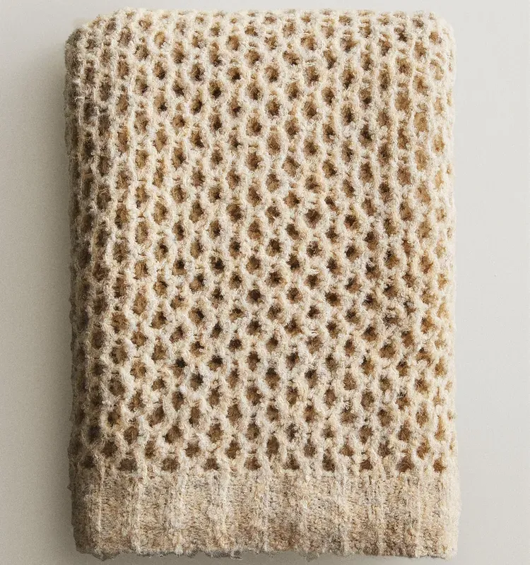 MANTA PUNTO en Beige - Textiles, Uruguay | Zara Home