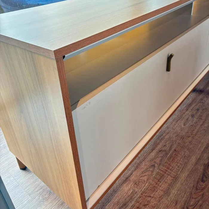 Rack para tv Dubai 180cm con Led - Patas en madera maciza en Madera natural - Muebles para TV, Uruguay | Balton, vista 8