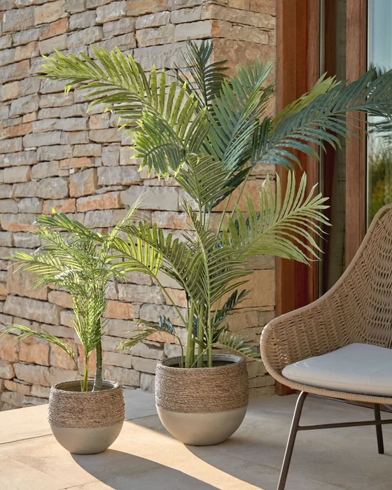 Planta artificial Palmera con maceta negro 70 cm en Negro - Macetas, Uruguay | Kavehome, vista 2