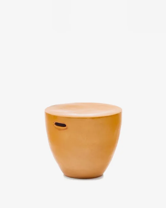Mesa auxiliar exterior Mesquida de cerámica con acabado mostaza glaseado Ø 45 cm en Naranja - Mesas de arrimo, Uruguay | Kavehome