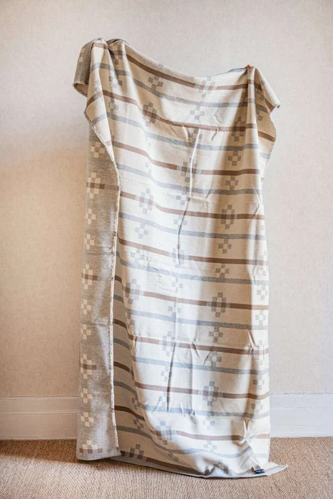 MANTA AUSTRIACA - AMBER GREIGE en Beige - Textiles, Uruguay | La Iberica, vista 5