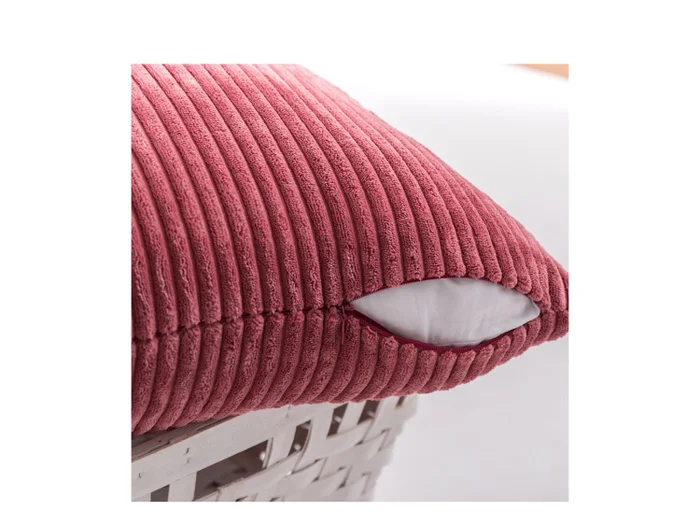 Almohadón Pana Cranberry red (trama a rayas) en Rojo - Textiles, Uruguay | Finkel, vista 3