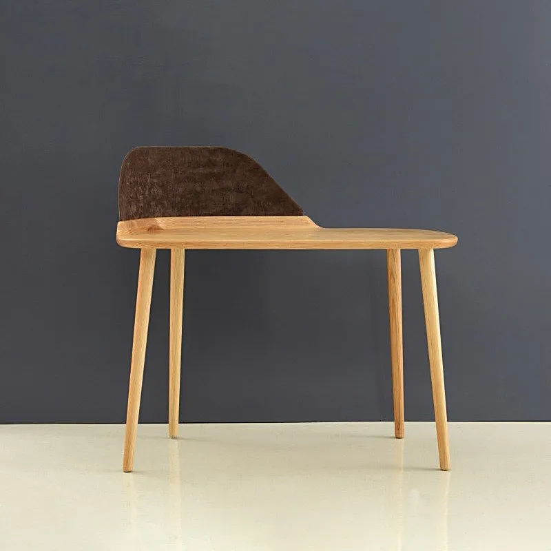 Fin Desk | Favaretto &amp;amp; Partners en Madera natural - Escritorios y sillas de escritorio, Uruguay | Mad for Modern