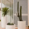 Macetero Aiguablava de cemento blanco - Ø 62 cm en Blanco - Muebles para el exterior, Uruguay | Kavehome, vista 2 de 5