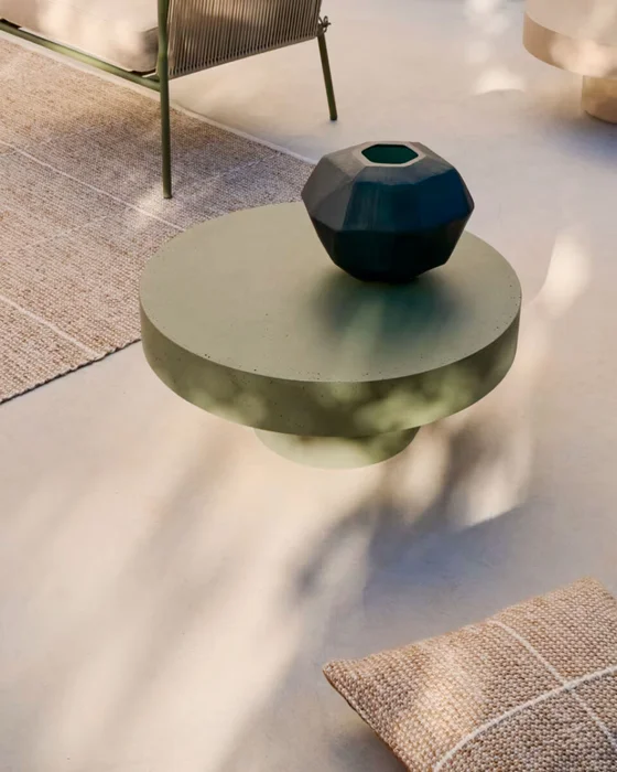 Mesa de centro Aiguablava de cemento - verde Ø 66 cm en Verde - Mesas de living, Uruguay | Kavehome, vista 2