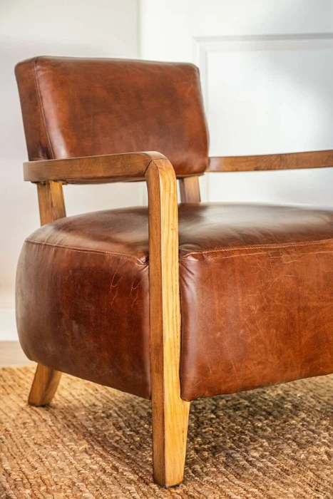 BUTACA WOOLY - WALNUT Y CUERO ITALIANO ENVEJECIDO en Marrón - Butacas, banquetas y puffs, Uruguay | La Iberica, vista 13
