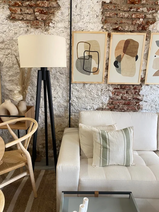 Lámpara de Pie Trippe Cilíndrica Negra en Madera natural - Lámparas de pie, Uruguay | Berna home, vista 3