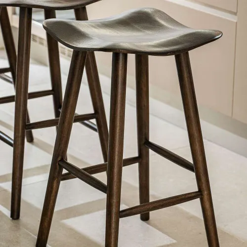 BANCO DE BAR FORMS - AVELLANA en Madera natural - Sillas, Uruguay | La Iberica