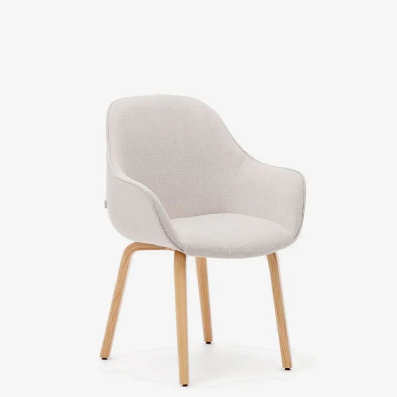 Silla Aleli - de chenilla beige y patas de madera maciza de fresno con acabado natural en Beige - Sillas, Uruguay | Kavehome