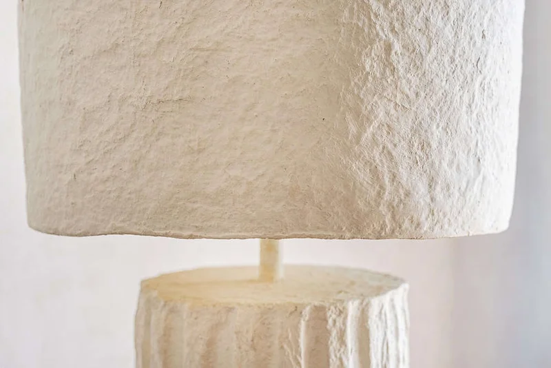 LAMPARA LINEAS - PAPEL MACHE en Blanco - Lámparas de mesa, Uruguay | La Iberica, vista 3