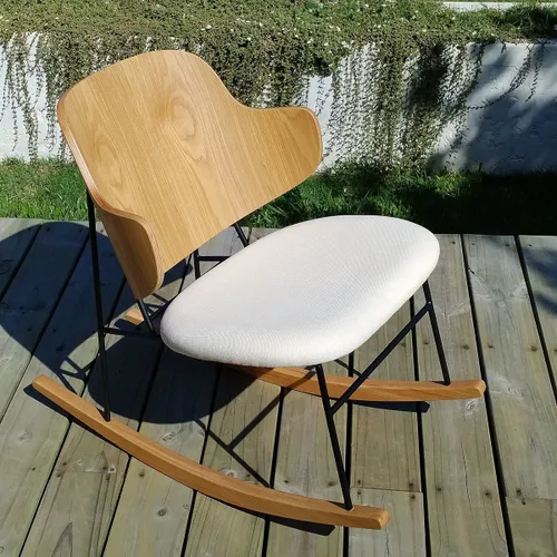 Penguin Rocker Chair | Ib Kofod-Larsen en Blanco - Butacas, banquetas y puffs, Uruguay | Mad for Modern