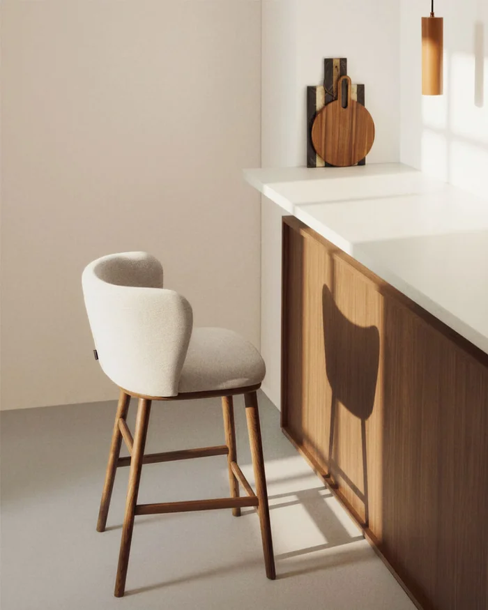 Taburete Ciselia chenilla beige y patas de madera maciza fresno acabado tono nogal FSC Mix Credit 65cm en Beige - Butacas, banquetas y puffs, Uruguay | Kavehome, vista 2