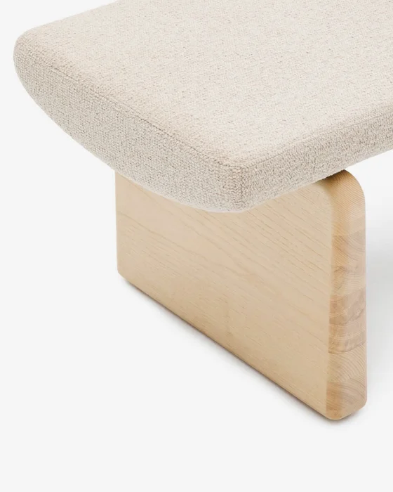 Banco Topaz de chenilla beige y madera maciza de fresno - con acabado natural 150cm FSC 100% en Beige - Butacas, banquetas y puffs, Uruguay | Kavehome, vista 6