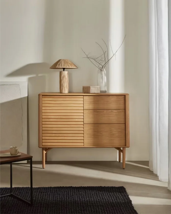 Aparador Lenon - 1 puerta y 3 cajones de madera y chapa de roble 105 x 84 cm FSC MIX Credit en Madera natural - Aparadores y recibidores, Uruguay | Kavehome, vista 2
