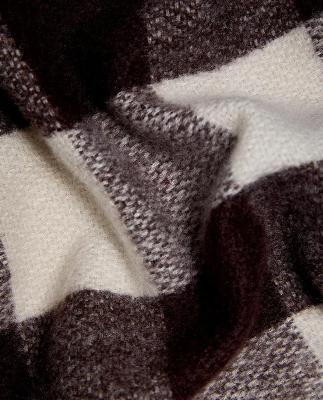 MANTA CUADROS Y FLECOS en Marrón - Textiles, Uruguay | Zara Home, vista 4