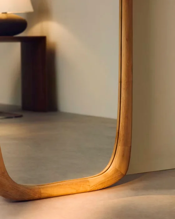 Espejo Alura de madera de teca - 158 x 61 cm FSC en Marrón - Espejos, Uruguay | Kavehome, vista 3