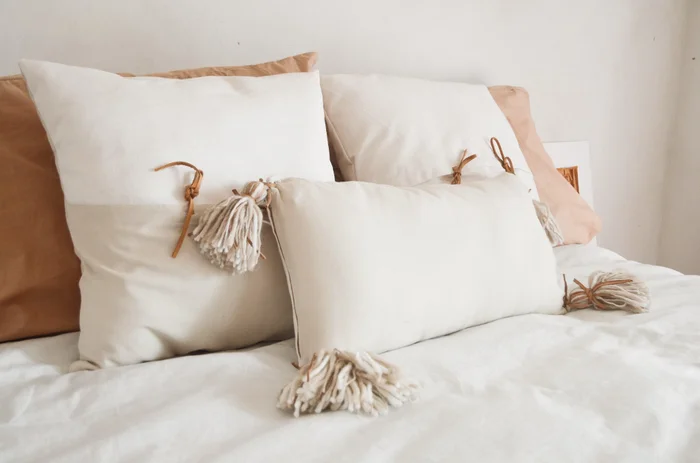 Almohadón borlas - Textiles, Uruguay | Dreams On Time