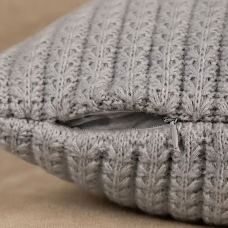 Funda de Almohadón Tejido en Línea en Gris - Textiles, Uruguay | Arredo, vista 3