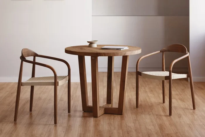 Silla Nina madera maciza eucalipto acabado nogal y cuerda beige en Marrón - Sillas, Uruguay | Kavehome, vista 3
