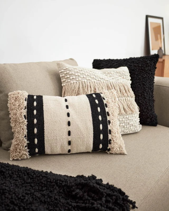 Almohadón Malvina 100% algodón flecos beige 45 x 45 cm en Beige - Textiles, Uruguay | Kavehome, vista 3