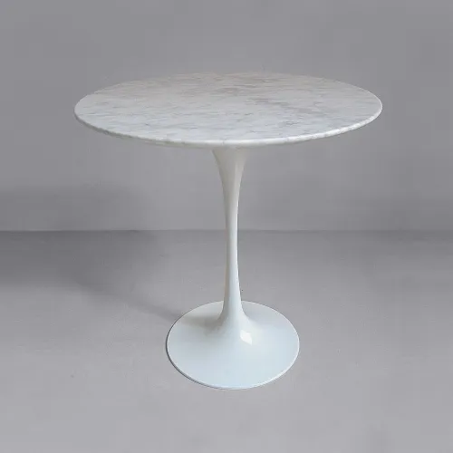 Tulip Side Table | Eero Saarinen en Madera natural - Mesas de arrimo, Uruguay | Mad for Modern