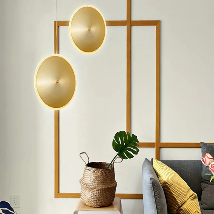 LUMINARIA DE TECHO BANG OCRE Small en Dorado - Lámparas de mesa, Uruguay | Viasono
