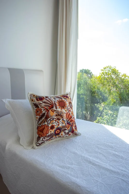 Almohadón ZAL blanco en Multicolor - Textiles, Uruguay | Almohadones ZAL, vista 4