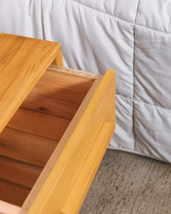 MESA DE LUZ CAPRICORNIO ALTA en Madera natural - Mesas de luz, Uruguay | Fundamento Muebles, vista 3