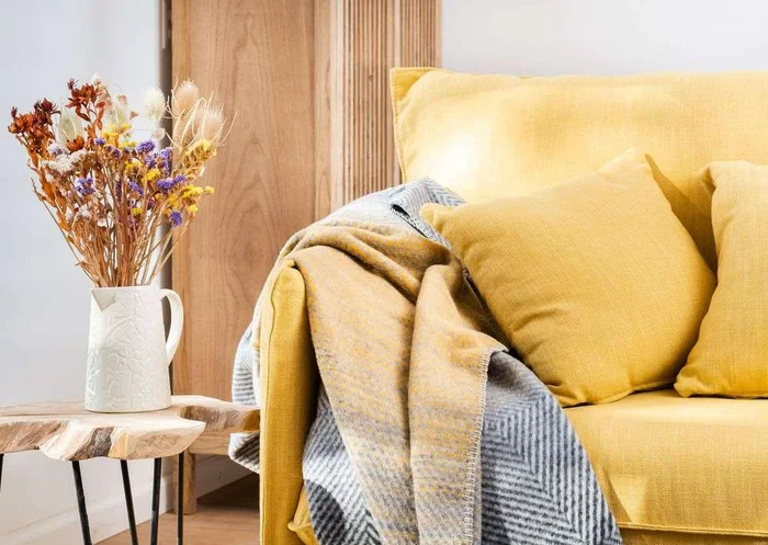SILLON JOAQUINA - LINO ANTIMANCHAS MAIZ en Amarillo - Sillones y sofás, Uruguay | La Iberica, vista 8