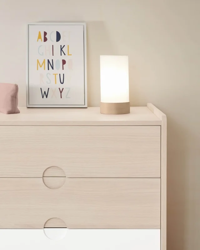 Luminaria de sobremesa Slat de algodón y madera de haya en Multicolor - Lámparas de mesa, Uruguay | Kavehome, vista 3