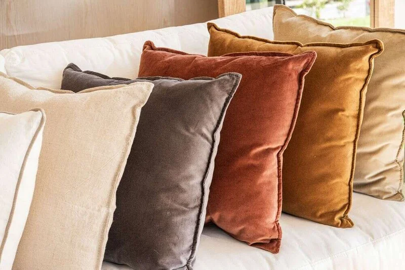 ALMOHADON TERCIOPELO ORO - 55 X 55 CMS en Dorado - Textiles, Uruguay | La Iberica, vista 9