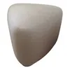 Puff Triangular c/ Base Madera Tela arena en Beige - Butacas, banquetas y puffs, Uruguay | Champagne Home, vista 1 de 3