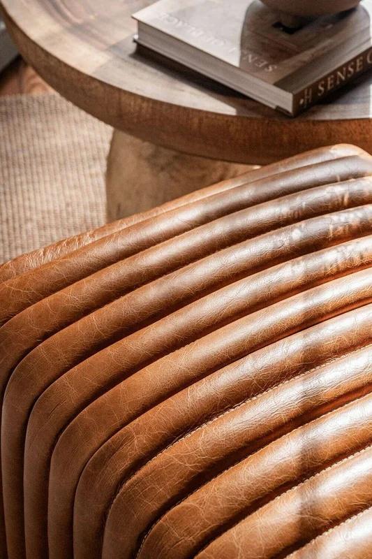 PUFF JAGGER - CUERO ITALIANO CARAMELO en Marrón - Butacas, banquetas y puffs, Uruguay | La Iberica, vista 3
