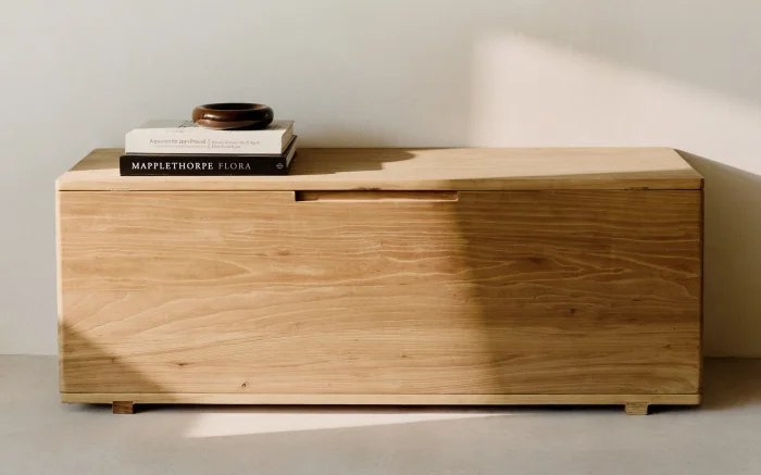 BANCO CON ALMACENAJE MADERA OLMO en Madera natural - Aparadores y recibidores, Uruguay | Zara Home