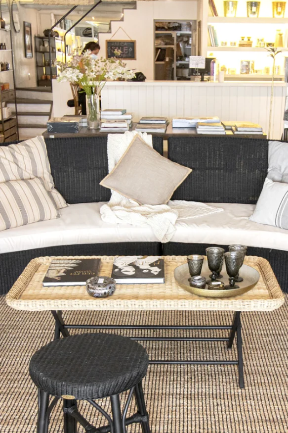 SOFA NEGRO - Sillones y sofás, Uruguay | Sentido Jose Ignacio, vista 2