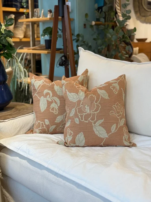Almohadon naranja con estampa en Terracota - Textiles, Uruguay | FMB