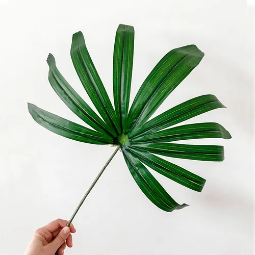 Hoja de Palma verde artificial en Beige - Macetas, Uruguay | Alta Gracia Deco