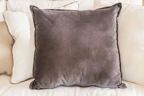 ALMOHADON TERCIOPELO GRIS - 55 X 55 CMS en Gris - Textiles, Uruguay | La Iberica