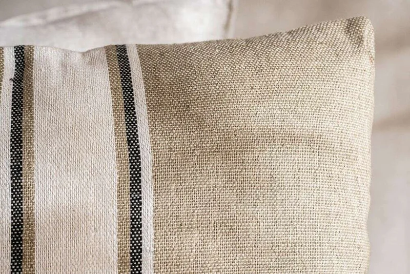 ALMOHADON FERMIN - 50 X 50 CMS en Beige - Textiles, Uruguay | La Iberica, vista 4