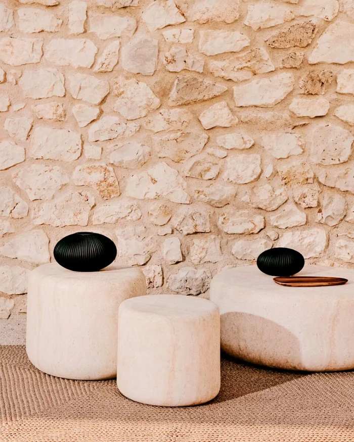 Mesa auxiliar Drasi de cemento con acabado efecto travertino - Ø60 cm en Beige - Mesas de arrimo, Uruguay | Kavehome, vista 2