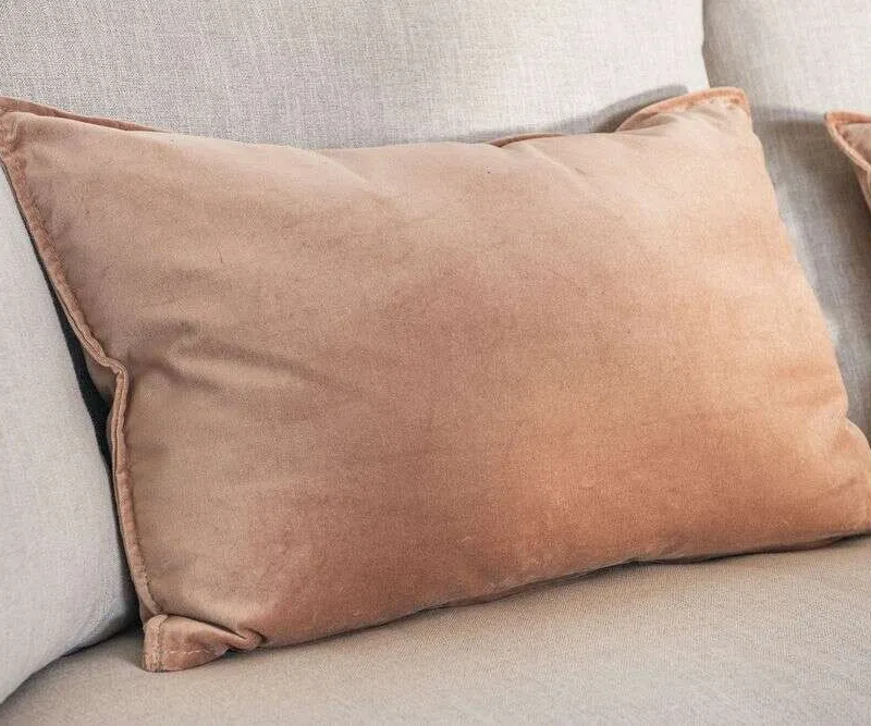 ALMOHADON TERCIOPELO ROSA VIEJO - 70 X 43 CMS en Rosa - Textiles, Uruguay | La Iberica