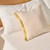 Almohadón Disea de lino beige con detalle amarillo 45 x 45 cm en Beige - Textiles, Uruguay | Kavehome, vista 2 de 4