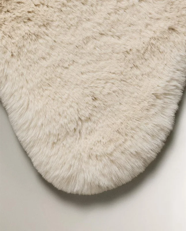 ALFOMBRA PEQUEÑA IRREGULAR PELO en Blanco - Alfombras, Uruguay | Zara Home, vista 3