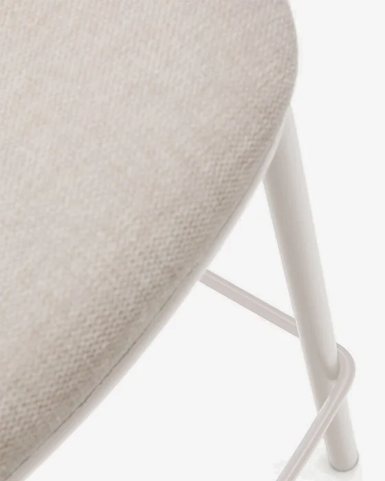 Taburete Maina - de chenilla beige y patas de acero con acabado beige FSC Mix Credit 65 cm en Azul - Butacas, banquetas y puffs, Uruguay | Kavehome, vista 6