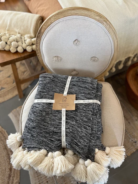 Manta Wilson gris en Negro - Textiles, Uruguay | Martinika Deco